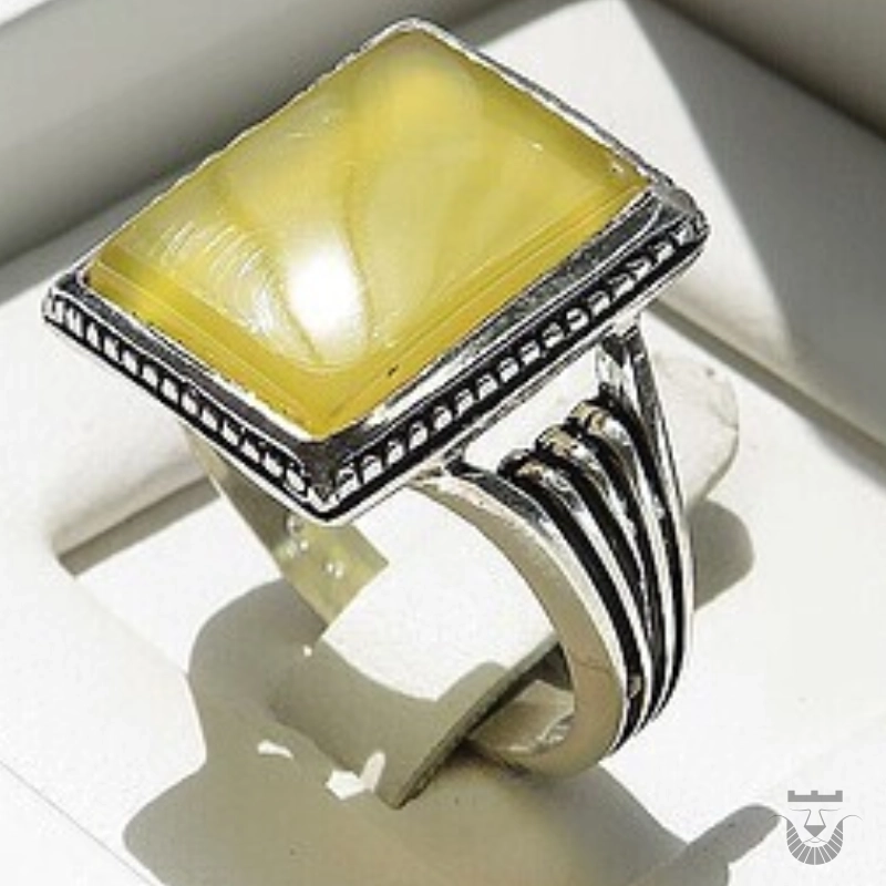 Persian Islamic Silver Ring with Yellow Agate (Sharaf al-Shams)